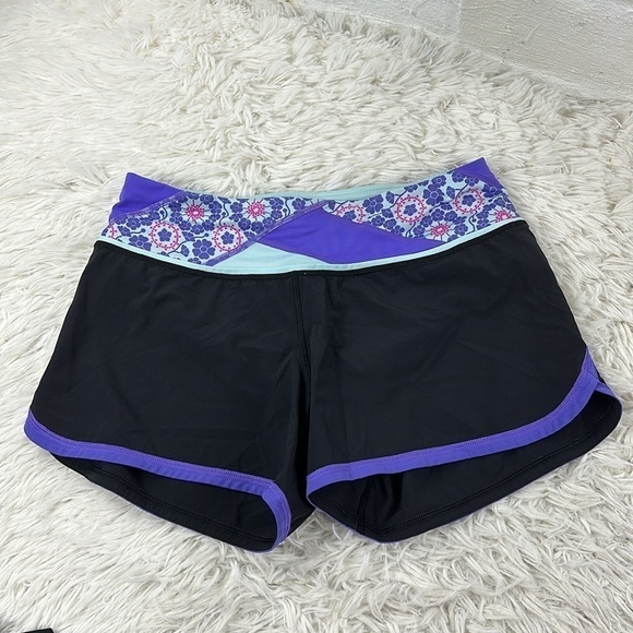 🔥$SALE$🔥 Lululemon Groovy Run Short Black / Quilt Summer13 5 / Power Purple - Picture 1 of 5